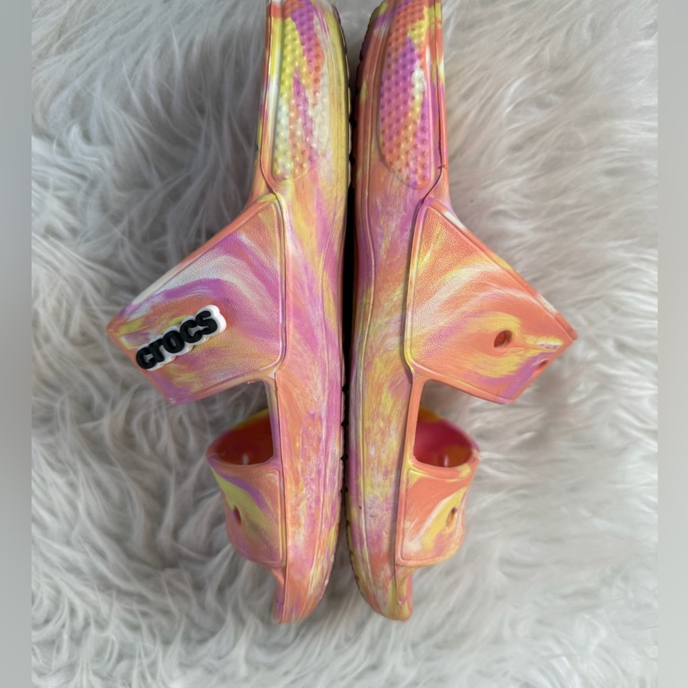 CROCS Women’s Size 8/Men’s Size 6 Two Strap Marbled Sandals - Picture 7 of 10